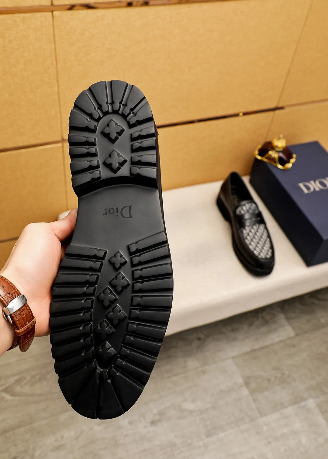 Men's shoes 💰460 💐 Product trademark: Dior "Dior" casual leather shoes Regular size: 39-44 (38.45🉑️customized) Product materials: Selected original fabric uppers imported from Italy, imported water-dyed 🐂 cowhide lining. Strong three-dimensional visual effect, foam outsole Color: 1⃣️color optional